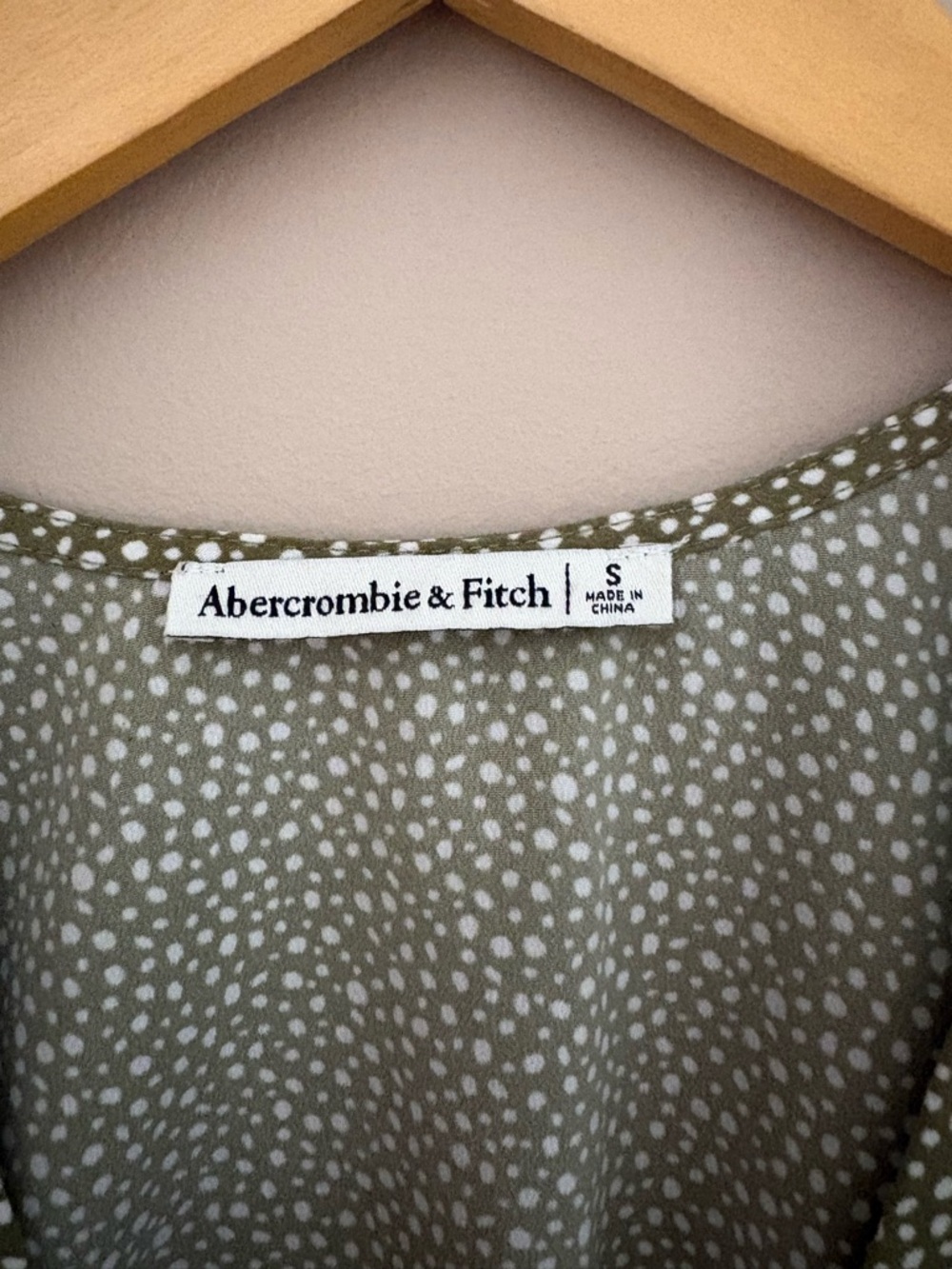 Abercrombie & Fitch Olive Green V-Neck Long Sleeve Top Size Small - Picture 2 of 3